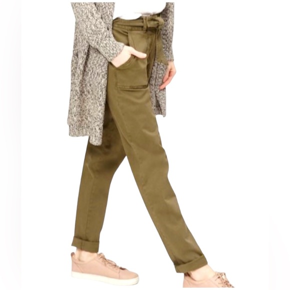 Pants - Ann Taylor Loft Cargo Tie-Belt in Army Green in Size 6